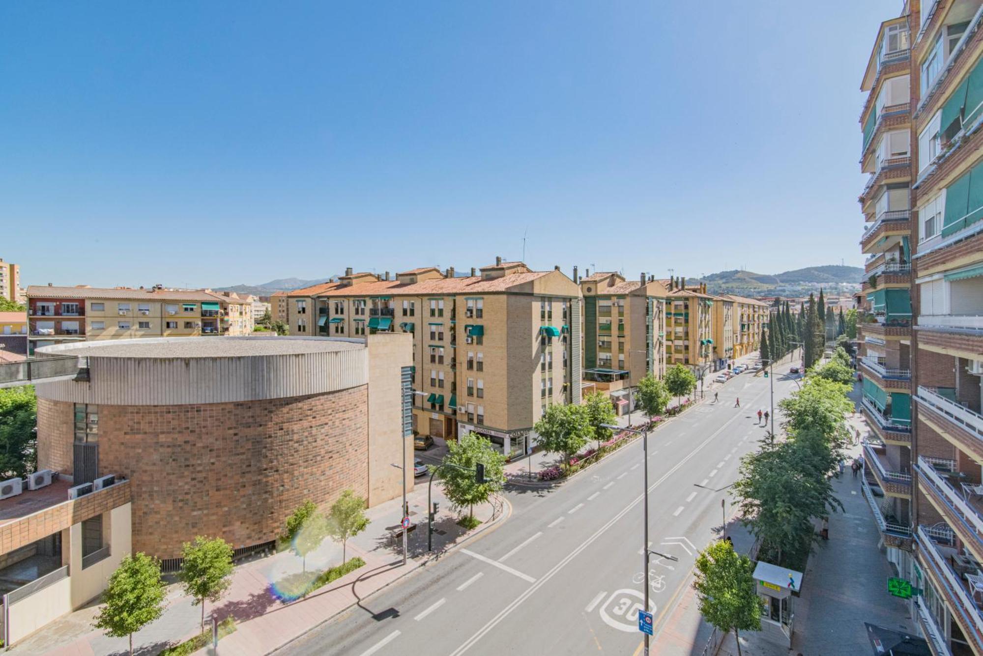 Delfin Retreat Con Terraza Junto A Parada De Metro グラナダ エクステリア 写真