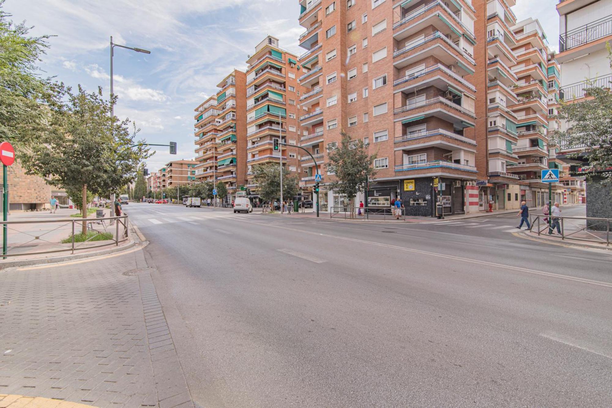 Delfin Retreat Con Terraza Junto A Parada De Metro グラナダ エクステリア 写真