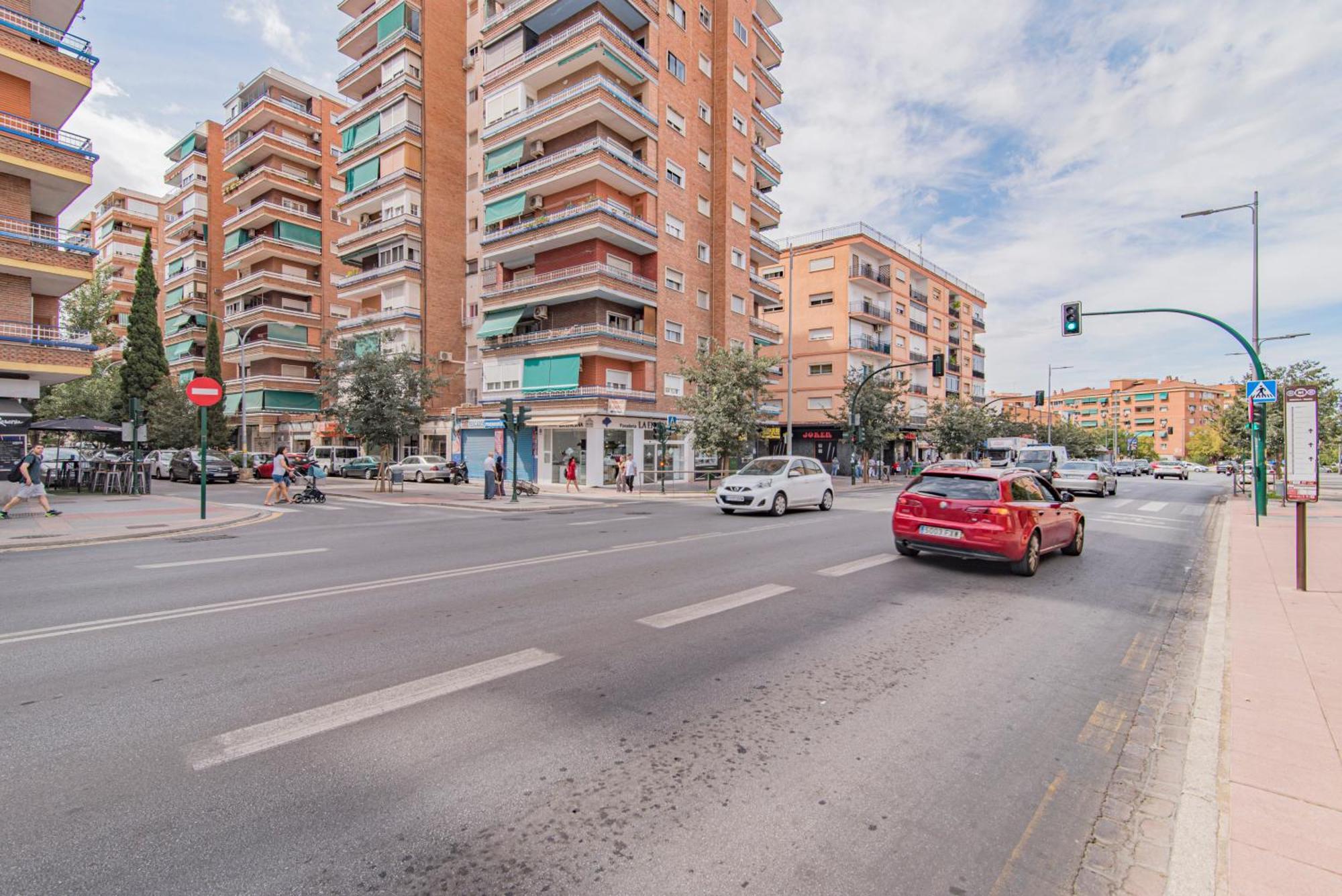 Delfin Retreat Con Terraza Junto A Parada De Metro グラナダ エクステリア 写真
