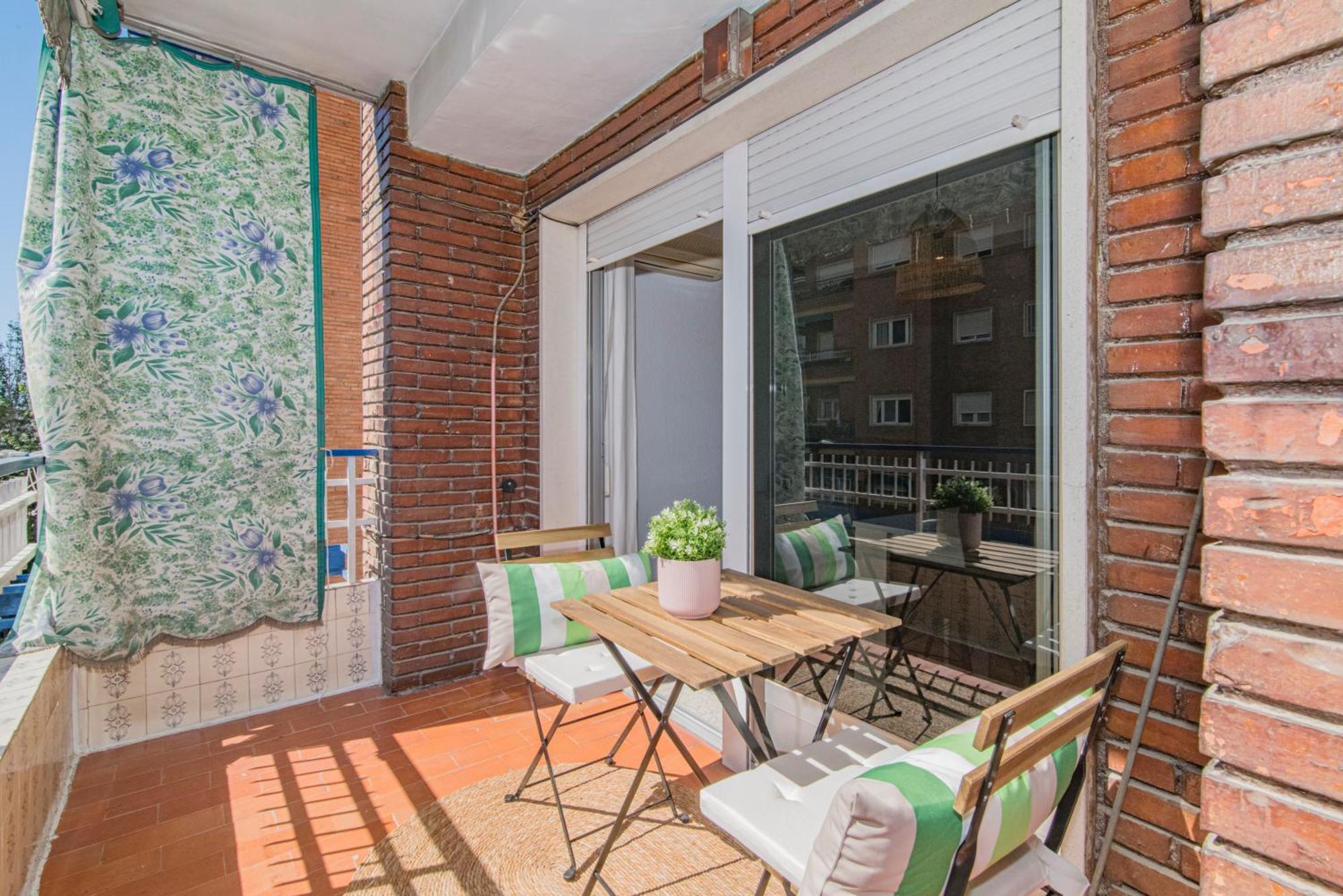 Delfin Retreat Con Terraza Junto A Parada De Metro グラナダ エクステリア 写真