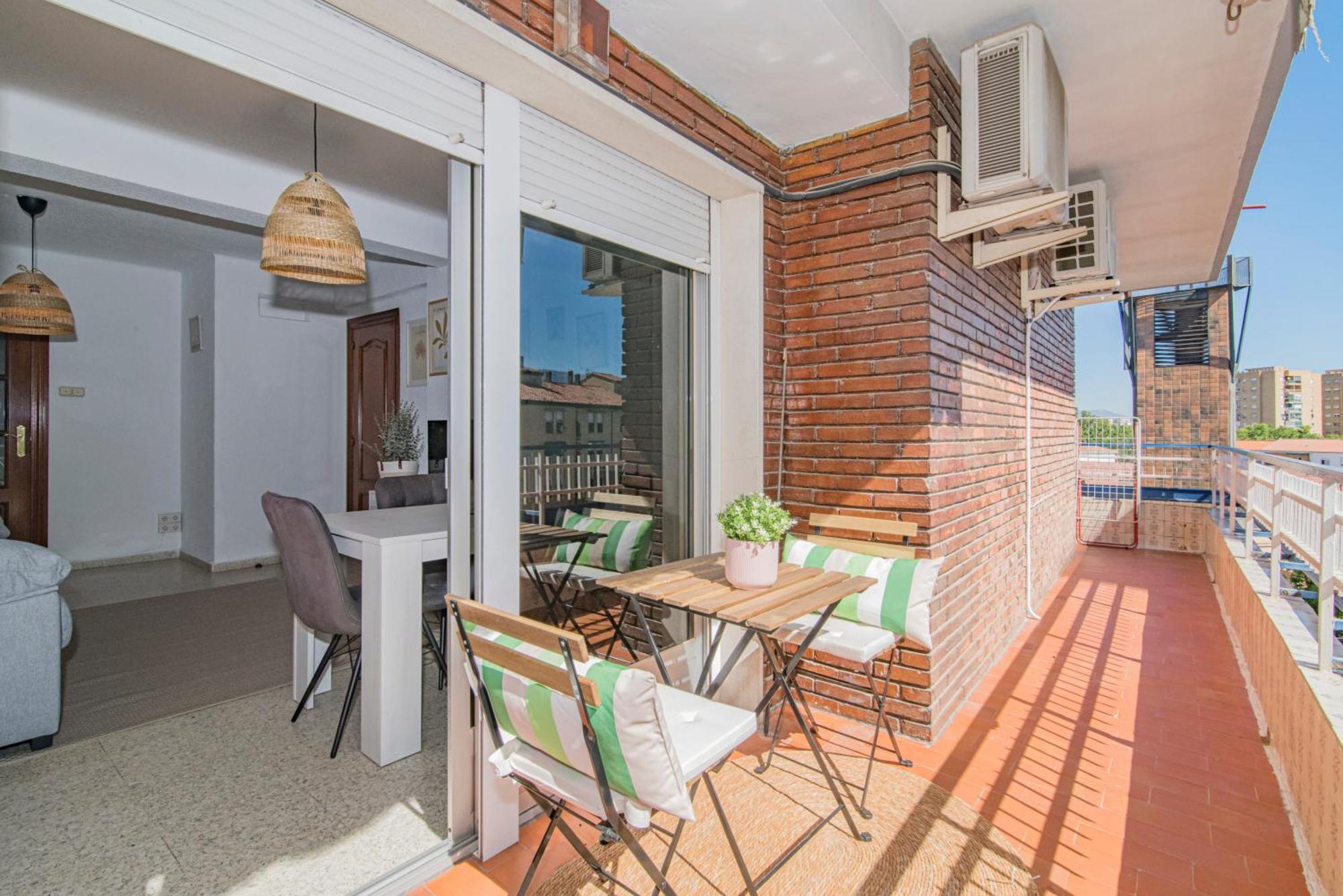 Delfin Retreat Con Terraza Junto A Parada De Metro グラナダ エクステリア 写真
